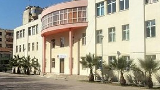 Tiranë/ Rikonstruksioni u bë 2016, tërmeti çan shtesën te shkolla 'Emin Duraku' në ish- Bllok, do shembet