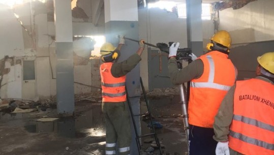 Durrës, xhenierët bëjnë gati shembjen me eksploziv të 5-katëshes në Shkozet