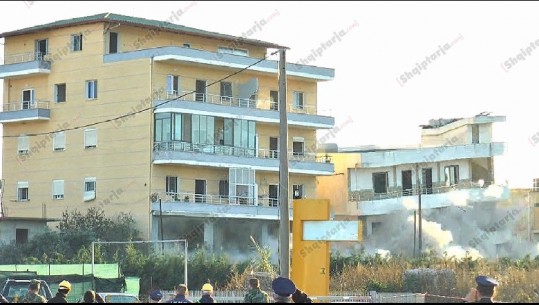 Durrës/ Shembet godina e parë me eksploziv në Shkozet
