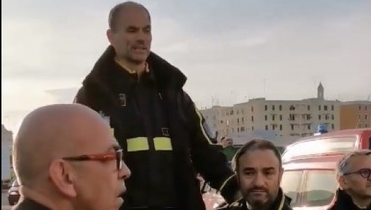 Fjalimi prekës i komandatit të zjarrfikësve italianë pasi përmbyllën misionin në Shqipërinë e goditur nga tërmeti (VIDEO)