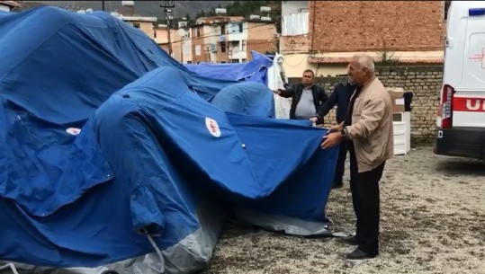 Laç/ Spitali pësoi dëme nga tërmeti, ngrihet çadër - urgjencë (VIDEO)