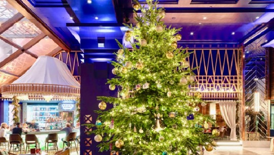 Pema e Krishtlindjes më e shtrenjtë në botë e zbukuruar me diamante