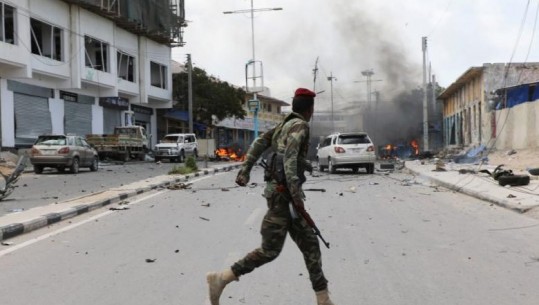 ISIS sulmon Pallatin Presidencial në Mogadishu, pesë anëtarë të komandës islamike të vrarë