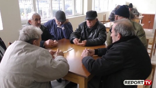 Gjesti prekës i pensionistëve në Kukës: S'duam shpërblim për fundvit, paratë t'u dhurohen të prekurve nga tërmeti 