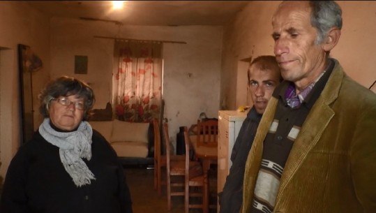 Varfëria ndan djalin e vogël nga familja...Luftë për mbijetesë në shtëpinë e rrënuar nga tërmeti: Çfarë Vit i Ri?! Flemë pa ngrënë (VIDEO)