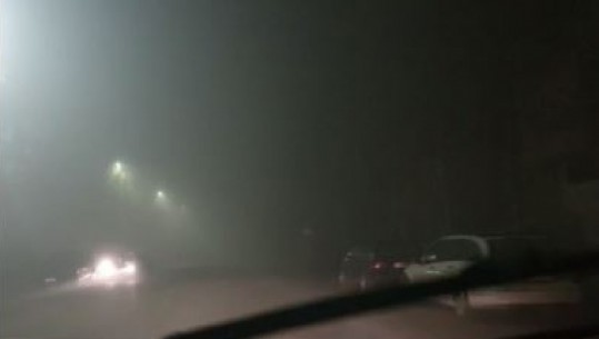 Pas borës, Korça pushtohet dhe nga mjegulla! (VIDEO)