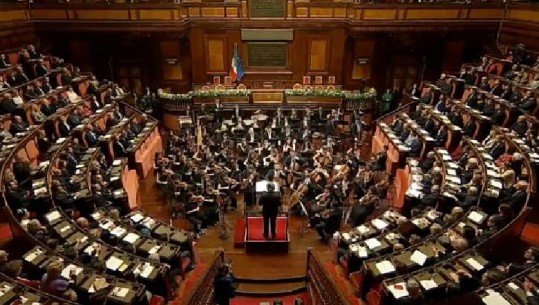 Senati italia, muzika bashkon kundërshtarët në një duartrokitje dypartiake, financat do dhurohen për bamirësi