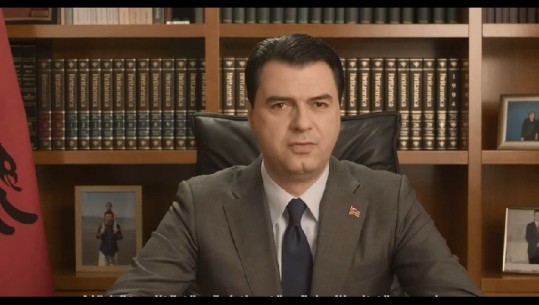 Basha video-mesazh shqiptarëve për paketën anti-shpifje, i kërkon ndihmë BE dhe SHBA-së: T’i bëhet presion Ramës