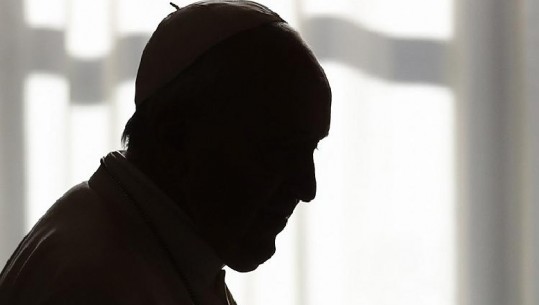 Pedofilia: Papa Françesku merr vendimin historik, heq sekretin pontifik për rastet e abuzimit  të fëmijëve