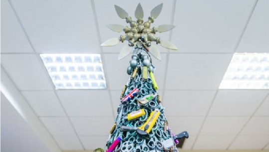 Pema më e pazakontë e Krishtlindjeve  përcjell një mesazh për të gjithë...