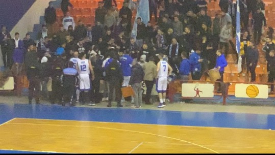 Partizani triumfon ndaj Tiranës në basketboll, tifozët përplasen me policinë
