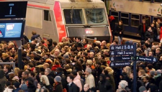 Franca në kaos total para Kreshmës, përvuajtja e transportit publik