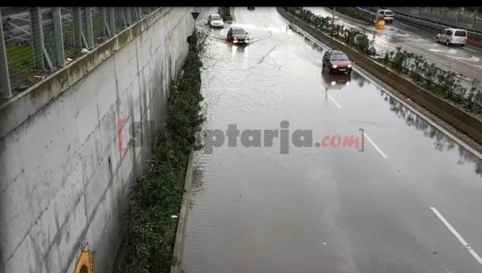 Pamje të tjera nga stuhia e shiut në Tiranë (VIDEO)