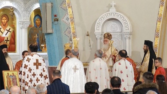 Kremtohet Krishtlindja! Janullatos mban meshën në Katedralen Ortodokse! Ipeshkvi i Lezhës: Tërmeti nxori në pah abuzimet me ndërtimet (VIDEO)