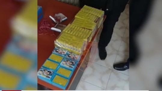 Bulqizë/ Sekuestrohen 7680 kapsolla, nën hetim dy pronarët e dyqaneve (VIDEO)