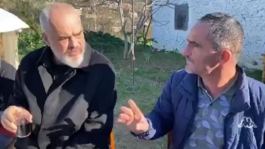 Laç- Habit banori që jeton në çadër: Në daç ma bëni shtëpinë, në daç jo! Më ka rënë telebingo se më ka ardhur kryeministri në shtëpi (VIDEO)