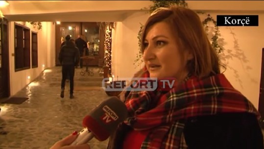 Korça 'pushtohet' për Krishtlindje! Turistët: 'Parisi i vogël' shumë i bukur për të festuar 