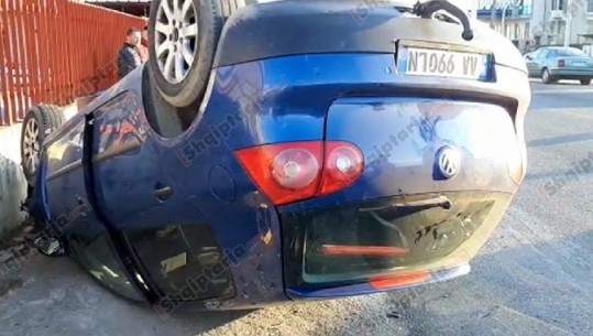 Shpejtësia dhe parakalimi i gabuar për pak sa nuk u kushton jetën dy të rinjve në Fushë-Krujë, makina përmbyset me rrota përpjetë (VIDEO)