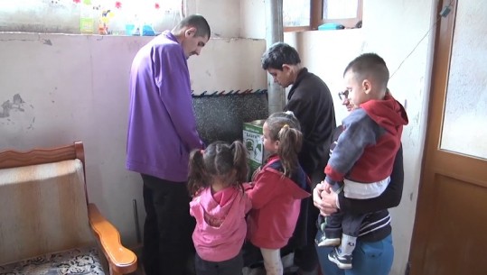 6 familjarë mes varfërisë e sëmundjes në Bulqizë, nëna me 600 mijë lek borxhe: Bukën e blej me listë (VIDEO)
