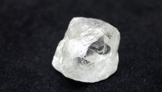 Zbulohet diamanti i rrallë 190 karat në Rusi
