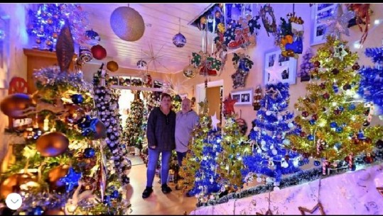 Çifti kthen shtëpinë në parajsë festash, zbukurojnë plot 350 pemë të Krishtlindjes