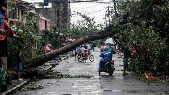 Filipine, 41 viktima nga tajfuni, 260,000 shtëpi të shkatërruara