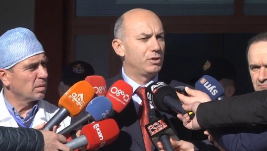 Zv. drejtori i Spitalit të Traumës: Fatos Tushe mori një cifël në gjoks nga shpërthimi i granatës, është jashtë rrezikut për jetën (VIDEO)