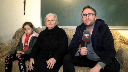 'Vetë sakate me dy fëmijë invalidë, shteti të na japë një dorë', historia e të moshuarës që po kalon vitin e ri në palestrën në Krujë