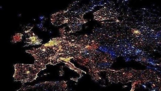 FOTOLAJM/ Pamja e rrallë e Europës nga sateliti natën e Vitit të Ri