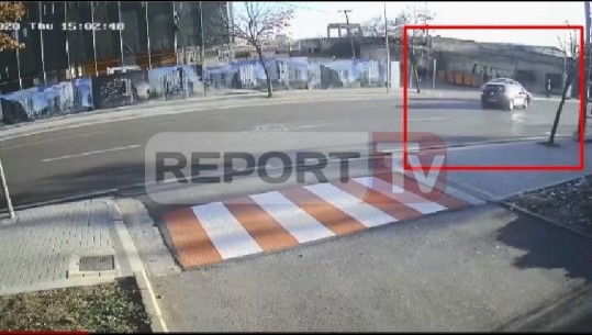 Njëra vjen me shpejtësi, tjetra i del para! Momenti tragjik i përplasjes së makinave që u mori jetën dy personave në Tiranë (VIDEO)
