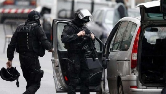 Paris, thërret 'Allah Akbar' dhe sulmon me thikë kalimtarët, një i vdekur dhe tre të plagosur, vritet agresori