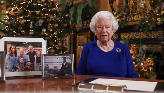 Pse familja mbretërore britanike e heq pemën e Krishtlindjes pas datës 6 shkurt?