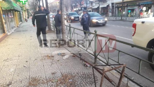 Erërat e forta në Tiranë/ Mbajtësja e antenës rrëzohet nga tarraca e pallatit në rrugën e Durrësit