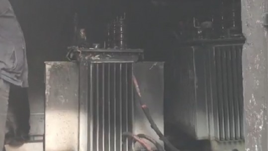 Shpërthen në flakë kabina elektrike, zona e Tregut Elektrik në Tiranë pa drita