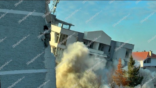 IKMT bëjnë shpërthimin e telekomanduar, ja momenti kur shembet në tokë objekti 6-katësh në Astir (VIDEO)