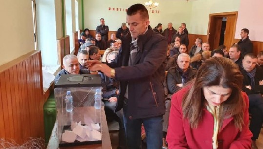 PS zhvillon zgjedhje brenda partisë/ Elbasani dhe Puka me kryetar të komanduar! Durrësi dhe Pogradeci u beson 'të vjetërve' (VIDEO)