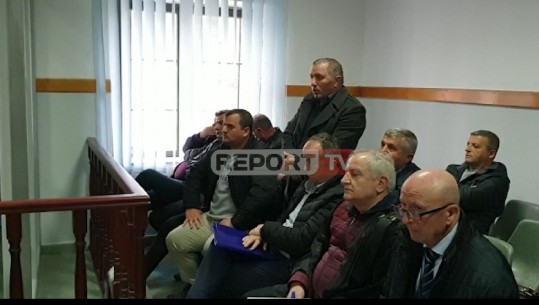 Seanca për abuzuesit me ndërtimet në Durrës, polici përfundon në urgjencë (Pamjet)