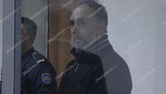 U arrestua në Rinas me mësuesin e ekstraduar, pranohet gjykimi i shkurtuar për Selami Simsek! Seanca shtyhet më 27 janar (VIDEO)