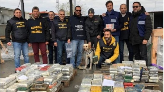 Kapen 333 kg kokainë e pastër në Itali, mes 'menaxherëve' të arrestuar edhe shqiptari me dy emra (VIDEO)