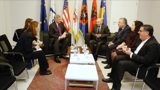 Ambasadori amerikan Kosnett takim me kreun e LDK, Mustafa: Zgjidhjen për krizën duhet ta ofrojë Lëvizja Vetëvendosje