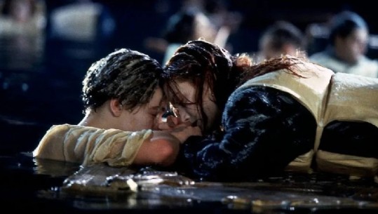 Pse Di Caprio duhej të vdiste patjetër në 'Titanic'? Regjisori shpjegon arsyen e vërtetë...