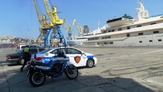 Durrës/ 39-vjeçari i dehur refuzon të ndalojë dhe merr para traun e portit me 'Land Rover', arrestohet nga policia 