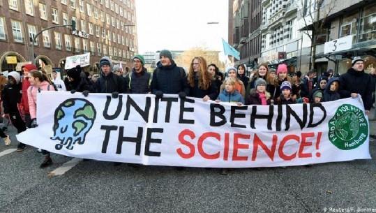 Problemet klimaterike, Britania e Madhe vendos 'ndryshimin e klimës' si lëndë mësimore