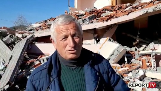 Ka mbetur gërmadhë! Kryefamiljari në çadër: Të shembet shtëpia e dëmtuar nga tërmeti, rrezikon fëmijët (VIDEO)