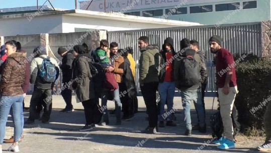 Refugjatët klandestinë të Lindjes së Mesme 'zbulojnë' edhe Vlorën, si u gënjyen nga trafikantët: Jeni në Serbi