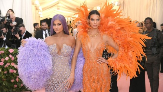 Motrat Kendall dhe Kylie Jenner përfundojnë në gjyq për një palë veshje të brendshme