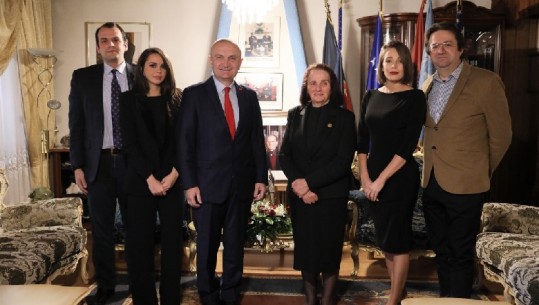 Presidenti Meta takon familjen e Ibrahim Rugovës: Ndamë plot kujtime të shtrenjta në bisedën e ngrohtë!