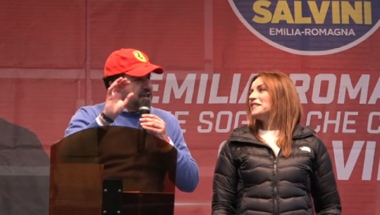 Flamuri kuqezi në miting! Salvini: Shqiptarët me dokumente janë motrat dhe vëllezërit e mi (VIDEO)