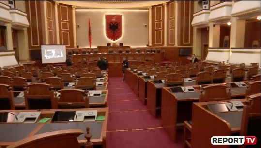 Kuvendi hap dyert për qytetarët: 'Emocion i veçantë, nga televizori duket më i madh'