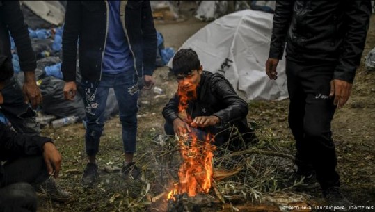 Ujdia për refugjatët nuk duket në horizont/ Seehofer refuzon pranimin e minorenëve të pashoqëruar nga kampet greke